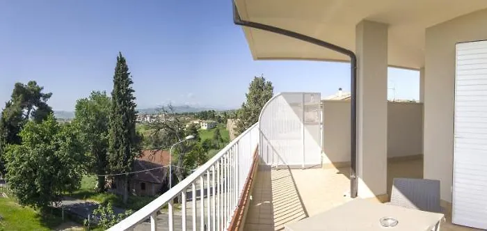 فندق مبيت وإفطار La Vecchia Fontana Del Convento جوليانوفا